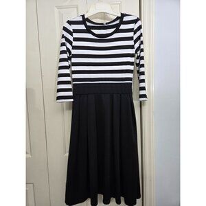 Black & White Striped Fit & Flare Dress With 3/4 Sleeves Size Small Polyester &
